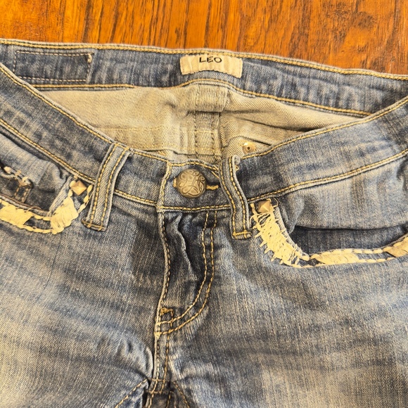 Daytrip Leo Distressed Bootcut Jeans, Size 27 X L - Picture 3 of 7